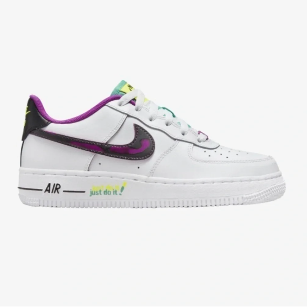 Nike Air Force 1 LV8